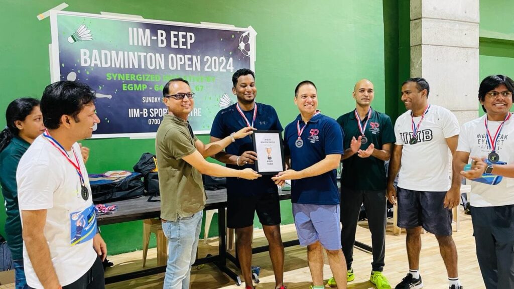 IIMB's Prof. Varun Jindal honouring the winners