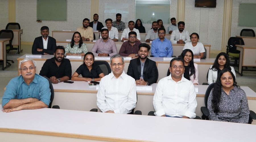Group photo of Entrepreneurs and Family business owners attending the MPEFB-14 programme