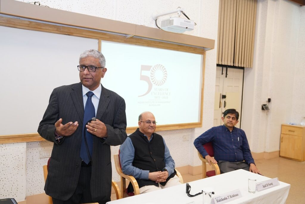 The Programme Directors and the Director of IIMB address the nodal officers of e-courts